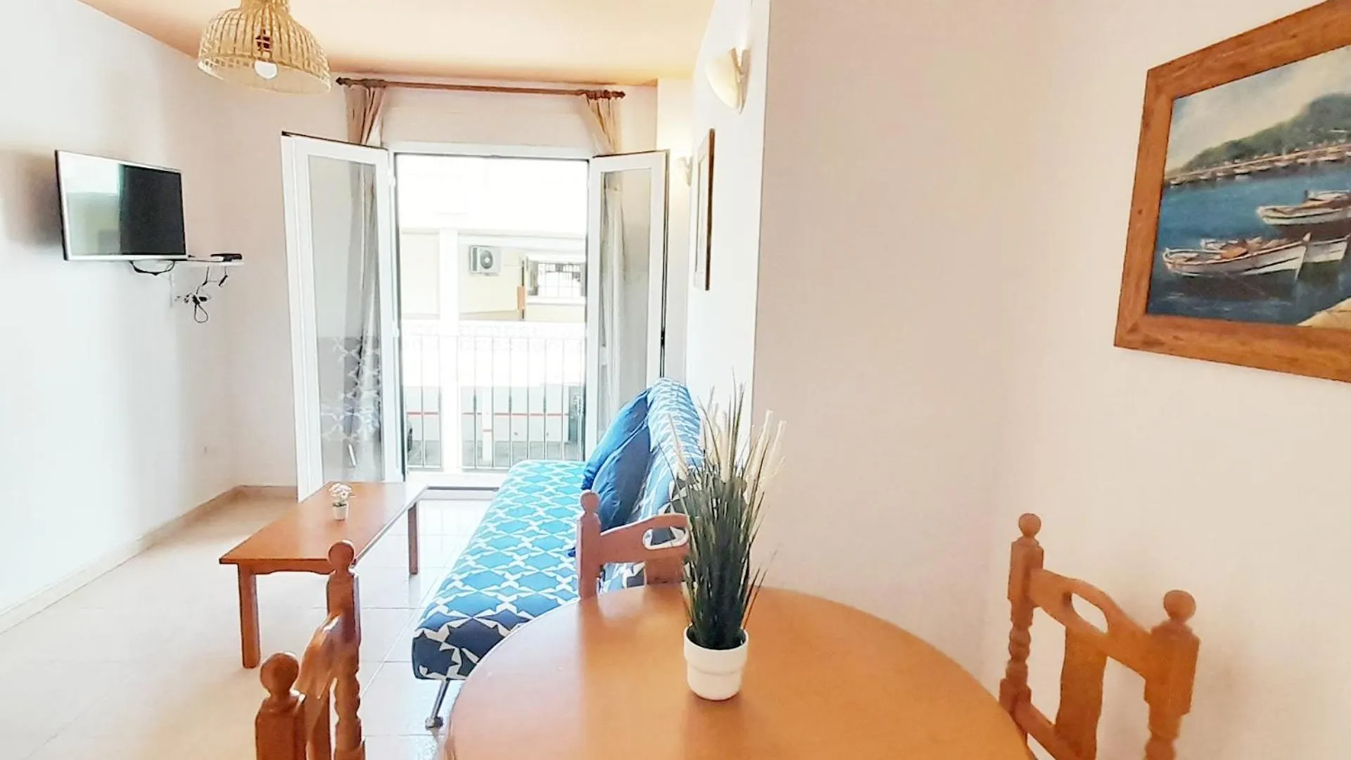 Apartment Apartamentos Vicenta Playa Carihuela Torremolinos Spain